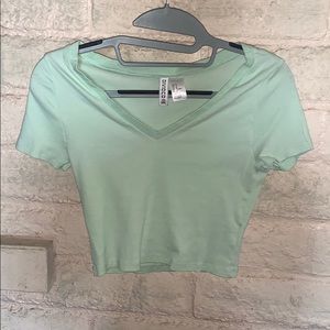 T-shirt crop top